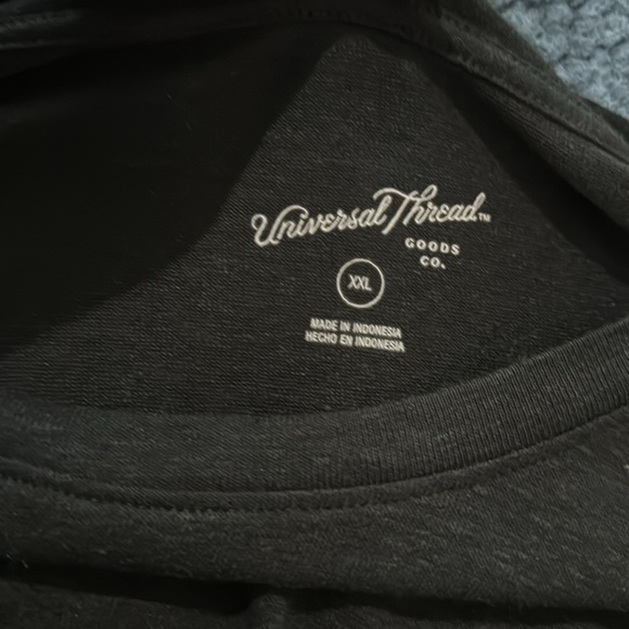 Universal threads black top - Picture 3 of 3